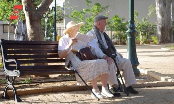 Пожилым людям посоветовали заниматься сексом для счастья