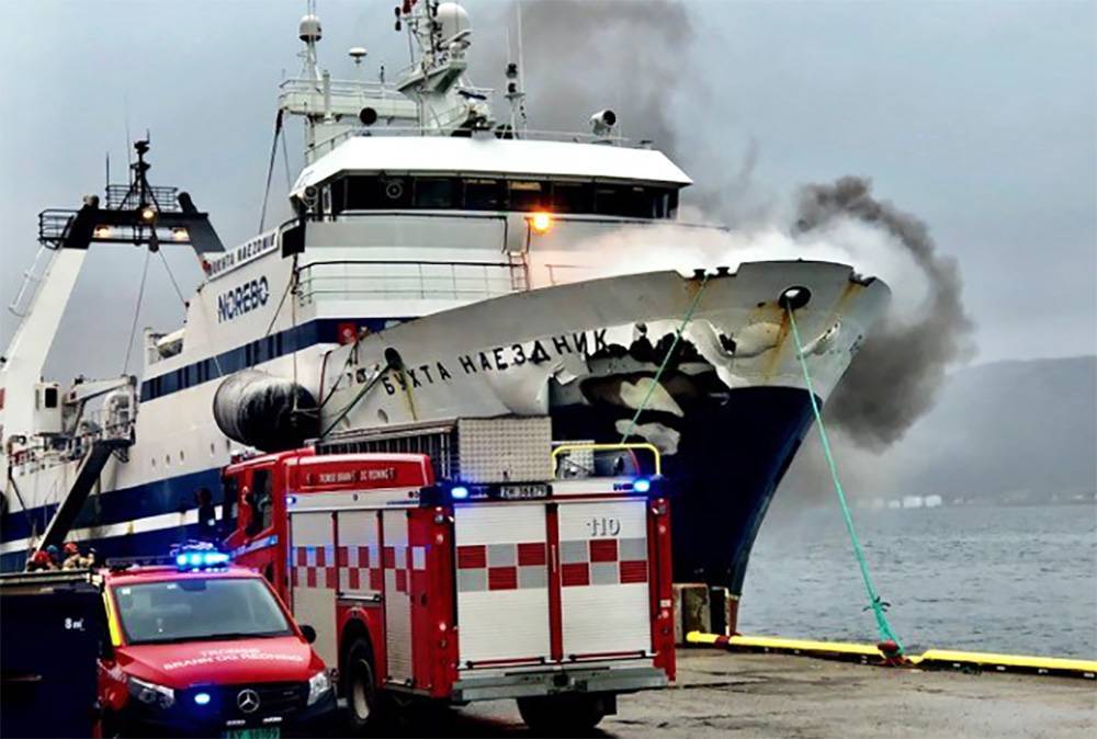 Российское судно загорелось у берегов Норвегии. Фото