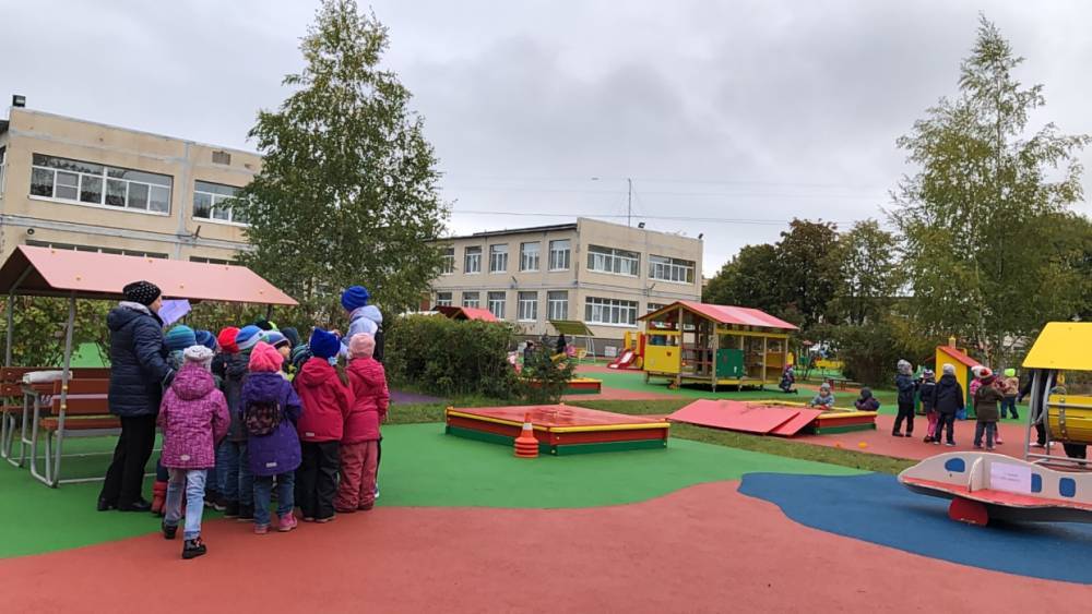 В детском саду Ломоносова открыли обновленную игровую площадку - wvw.daily-inform.ru - район Петродворцовый