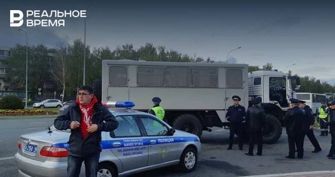 Перед матчем «Спартака» и «КАМАЗа» к стадиону стянули полицию и Росгвардию — фото