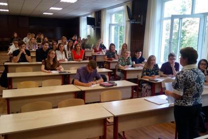 Студентам российского вуза начнут читать лекции на двух языках