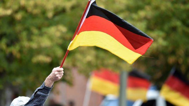Снятие санкций с России должно начаться до 2021 года: немецкий политик