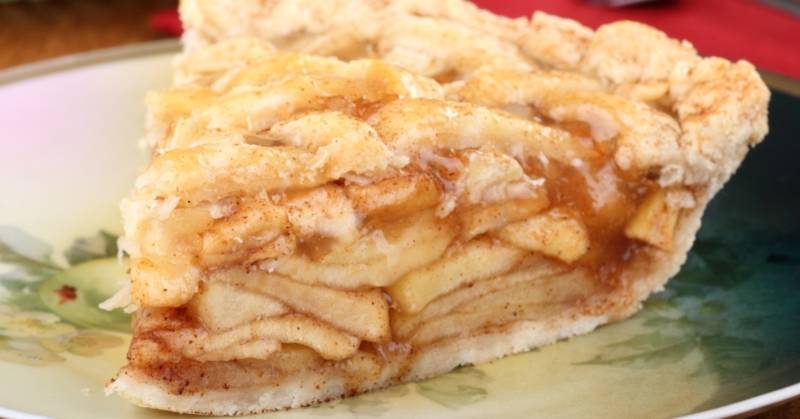 Варшавский яблочный пирог. Минимум возни с тестом: быстро собрал — и в духовку.