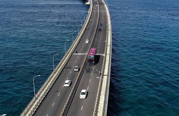 В Китае построили самый длинный в мире морской железнодорожно-автомобильный мост
