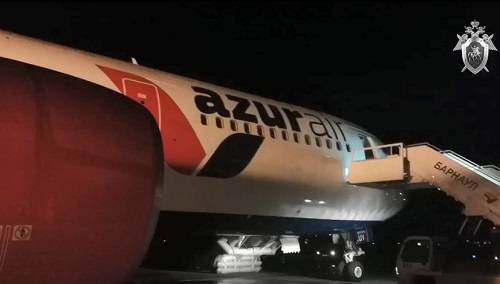 После посадки Boeing в Барнауле к медикам обратились 42 человека