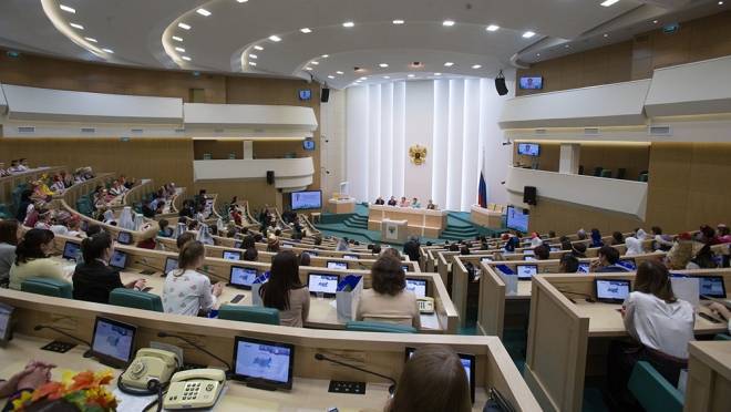 Совфед РФ утвердил председателей комитетов по бюджету и по образованию