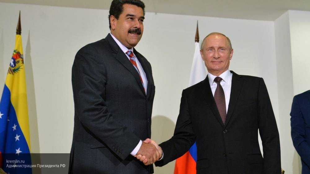 Мадуро подарил Путину копию сабли национального героя Венесуэлы