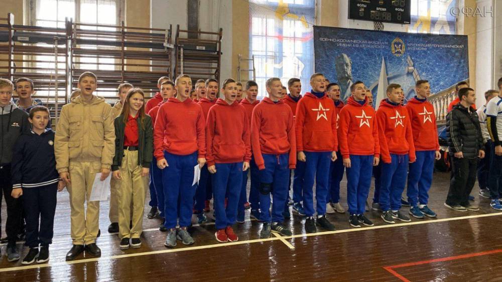 Дню российской гвардии посвятили соревнования по военно-прикладным видам спорта.