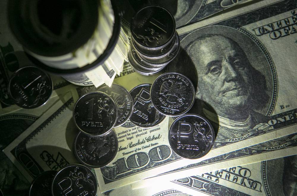 Банки могут заставить россиян доплачивать за хранение валюты