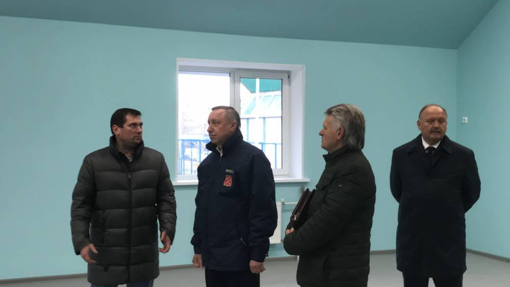 Беглов проконтролировал ход ремонта спортивного центра на Можайской улице
