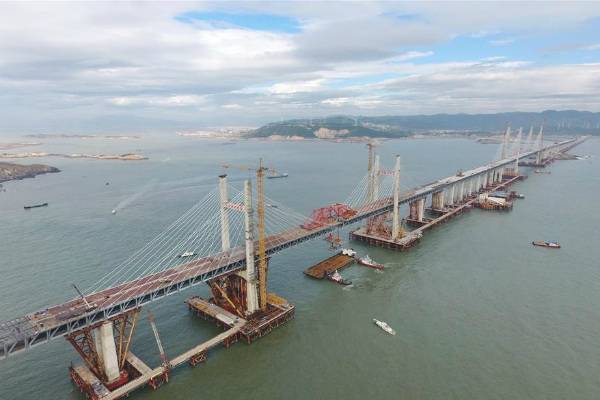 В Китае построили основу самого длинного в мире автомобильно-железнодорожного моста