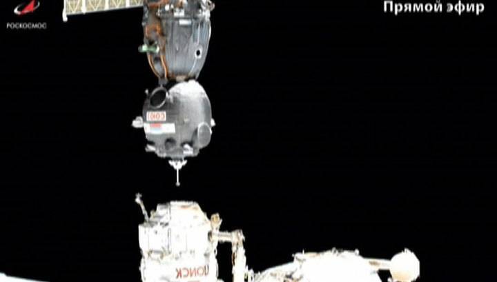 Космический корабль "Союз" доставил на МКС очередной экипаж