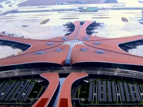 В Пекине открылся крупнейший в мире аэропорт. Его площадь — 98 футбольных полей