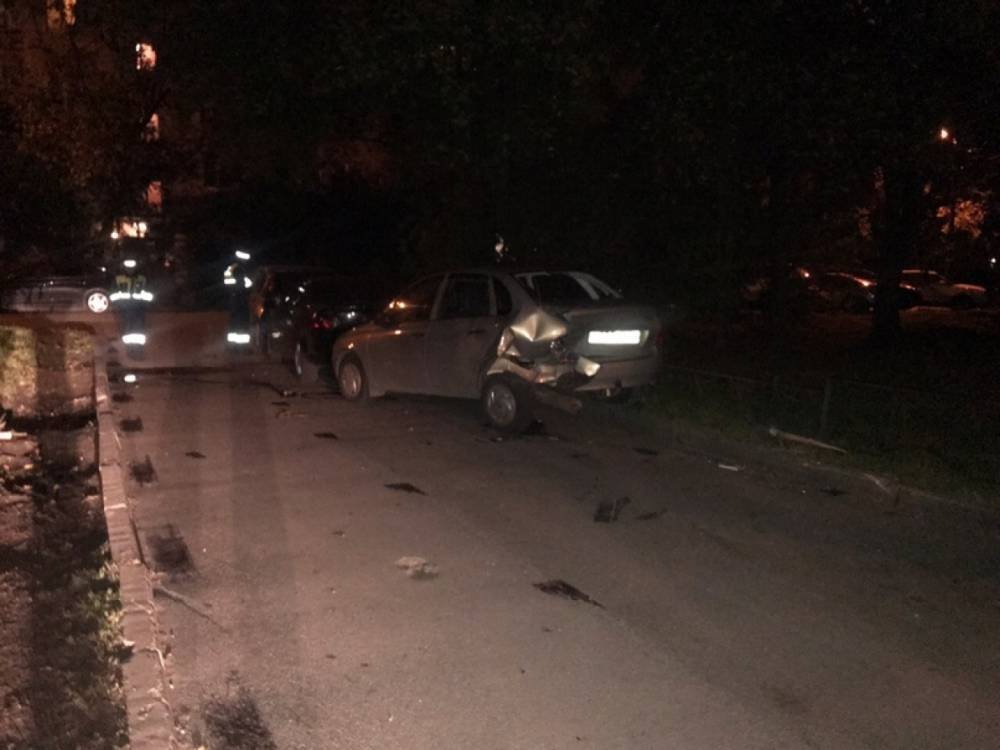 На Белградской пьяный водитель Ford повредил пять машин и «дал заднюю»
