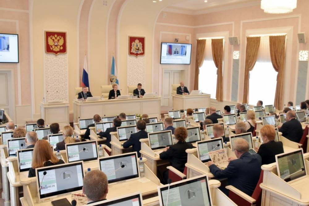 Депутаты поддержали изменения в Устав Архангельской области