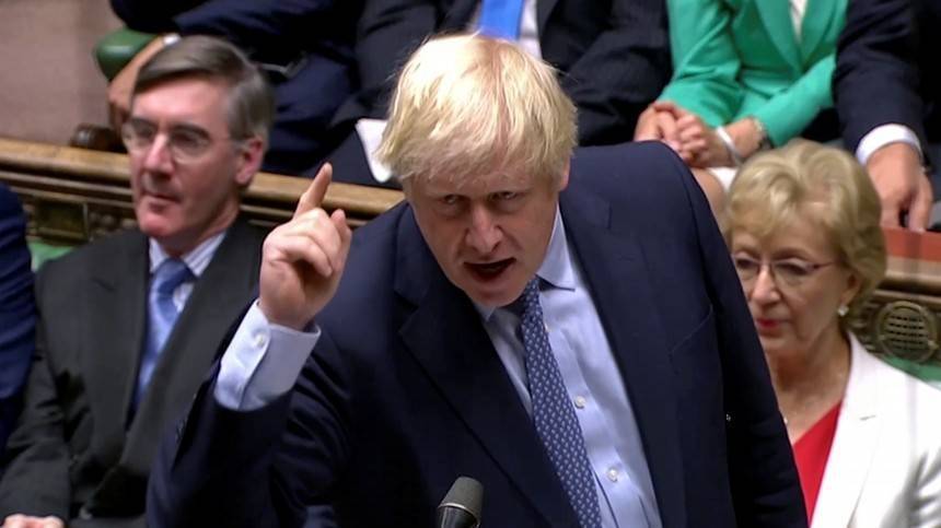 «Вы обещали!»: Джонсон обрушился на парламентариев с обличительной речью