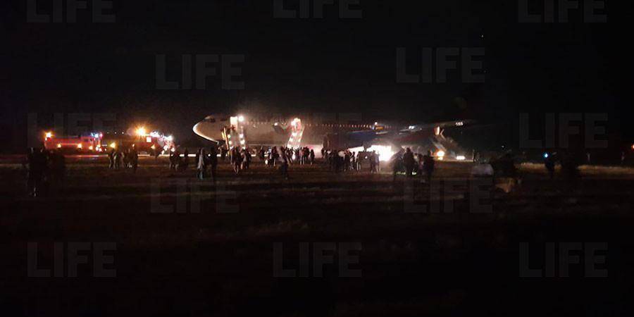 Число пострадавших при жесткой посадке самолета в Барнауле достигло 56 человек