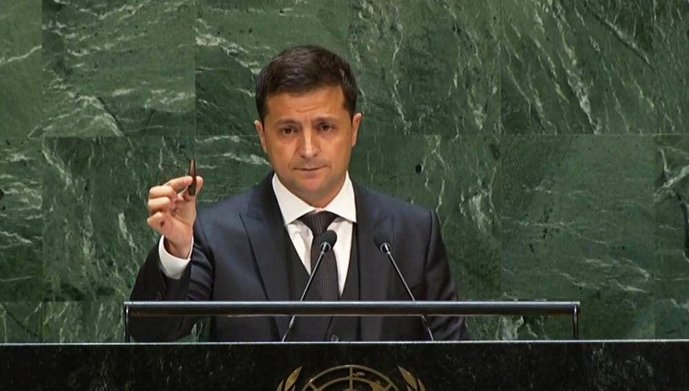 Зеленский принес на выступление в ООН патрон из Донбасса