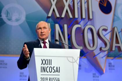 Путин призвал не забрасывать экономику деньгами