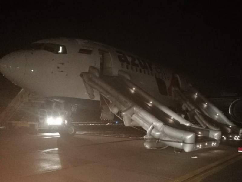 Видео горящего самолета в Барнауле, совершившего жесткую посадку, появилось в Сети: 50 пострадавших