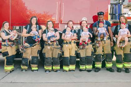 Семь жен пожарных с одной станции одновременно родили