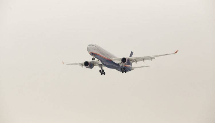 В Самаре экстренно сел летевший в Узбекистан самолет
