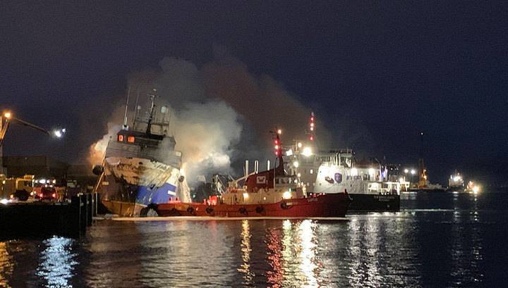 В Тромсё эвакуируют жителей в радиусе 300 метров от горящего российского судна