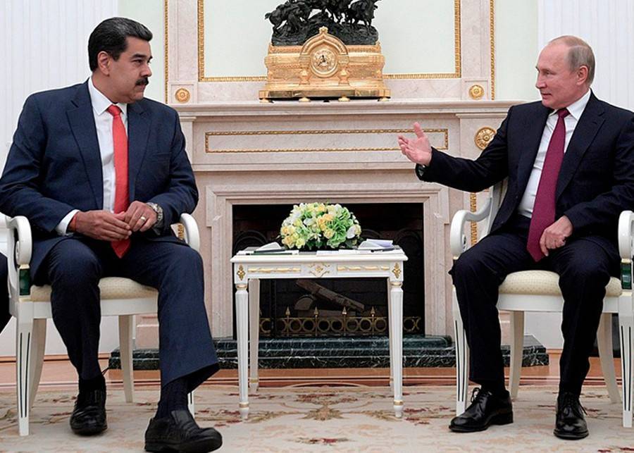 Мадуро подарил Путину копию сабли Симона Боливара