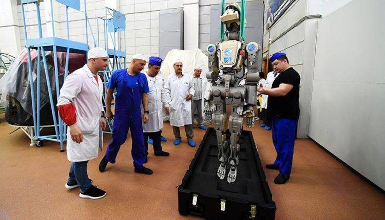 В России задумались о создании отряда роботов-космонавтов