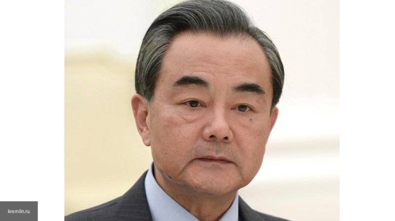 Глава МИД Китая считает развязывание торговой войны "ошибочным рецептом"