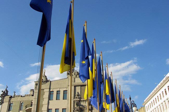 «Не&nbsp;сойдет с&nbsp;западного пути»: почему&nbsp;ЕС сократил помощь Украине