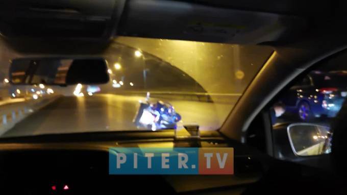 На Выборгском шоссе у "Китай Города" перевернулся мотоциклист