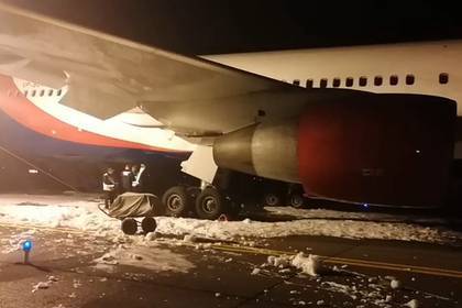 Пассажиры загоревшегося в российском аэропорту самолета рассказали об инциденте