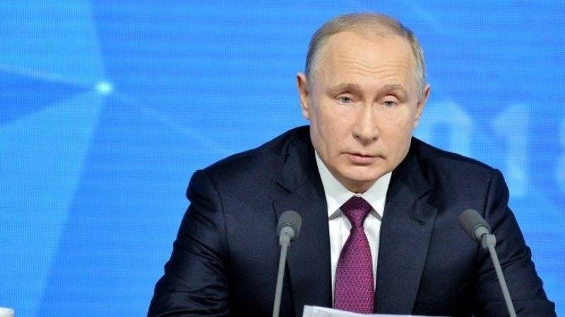 Путин запретил забрасывать&nbsp;отрасли экономики деньгами