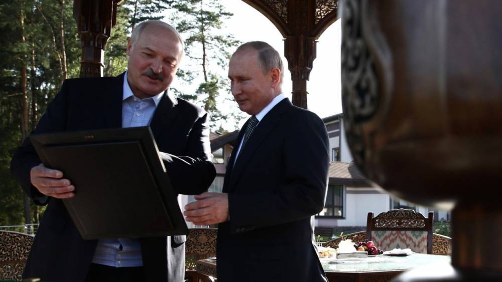 Лукашенко заявил, что может говорить с Путиным откровенно на любые темы