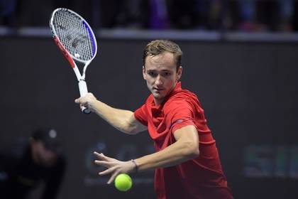 Российский теннисист Медведев выиграл турнир в Санкт-Петербурге