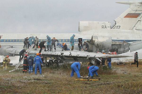 У «Боинга» загорелись шасси при жесткой посадке в аэропорту Барнаула