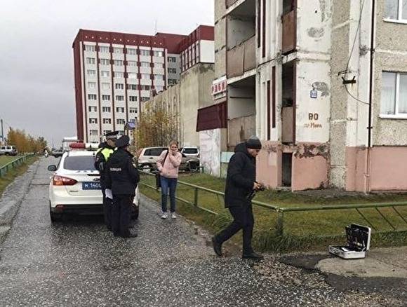 СКР проводит проверку по факту смерти жителя Ноябрьска, упавшего с пятого этажа