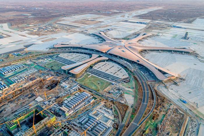 В Пекине открылся крупнейший в мире аэропорт с крышей площадью в 25 футбольных полей
