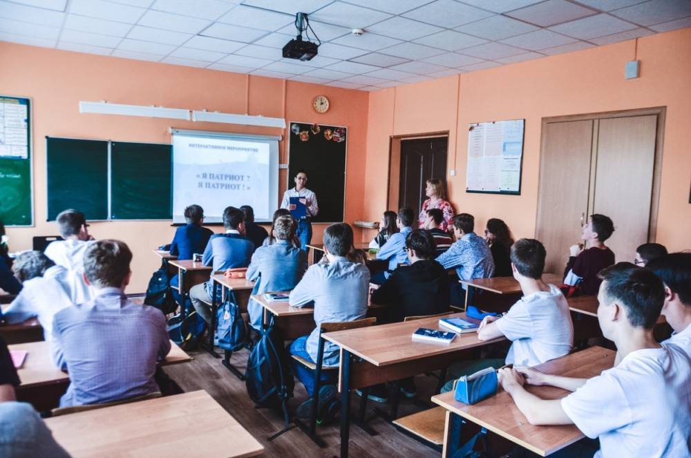 Школьники Московского района обсудили вопросы патриотизма