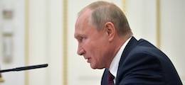 Путин призвал Медведева «не забрасывать экономику деньгами»