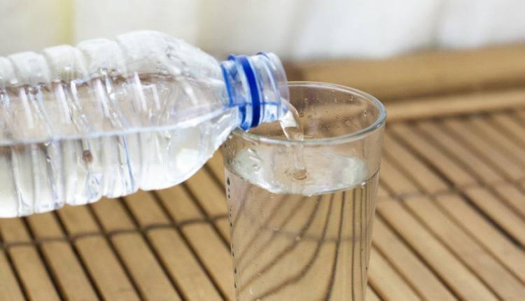 Безопасна: Роскачество исследовало детскую воду