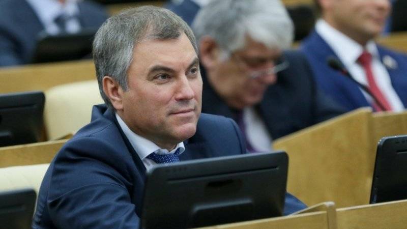 Володин возмутился полупустым залом Госдумы при обсуждении бюджета