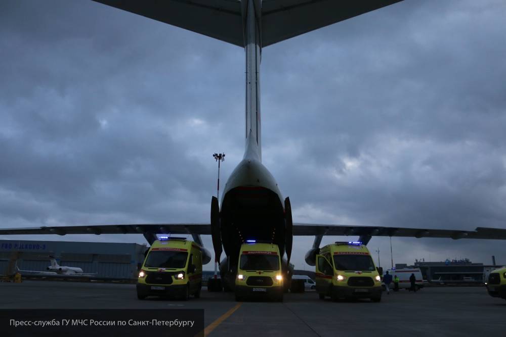 Четыре человека доставили в больницу после жесткой посадки самолета в аэропорту Барнаула