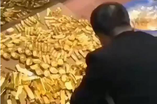 13 тонн золота и 200 кг ценных камней нашли при обыске дома чиновника в КНР