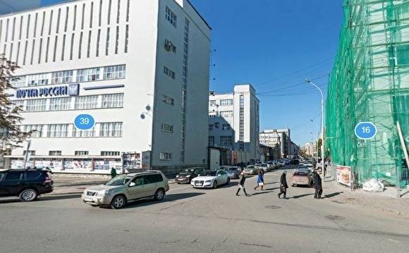 Мэрия Екатеринбурга организует пешеходный переход на перекрестке Толмачева — Ленина