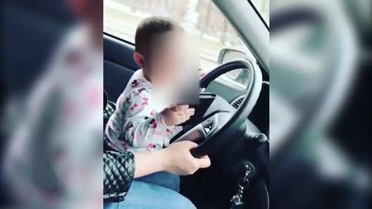Российские водители – горе-родители, а звезды подают им дурной пример