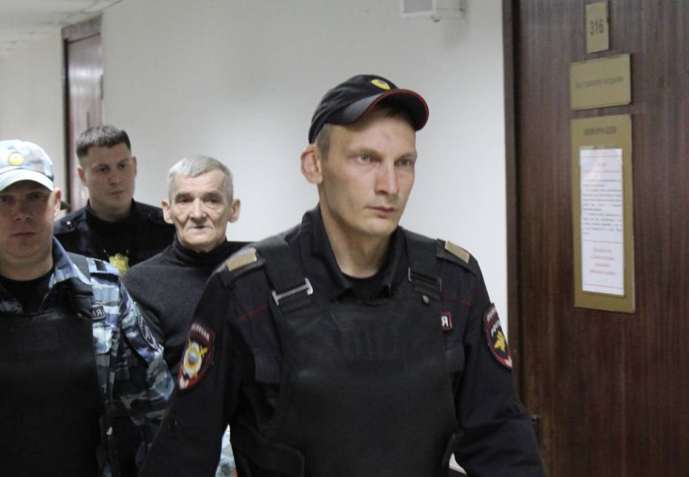 Экс-главе карельского «Мемориала» Юрию Дмитриеву продлили арест на три месяца