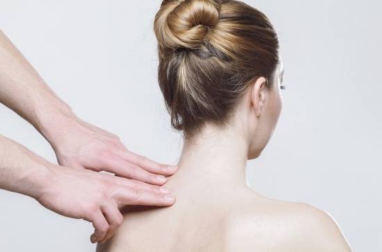 Эксперты рассказали, о каких проблемах со здоровьем сигнализирует боль в спине