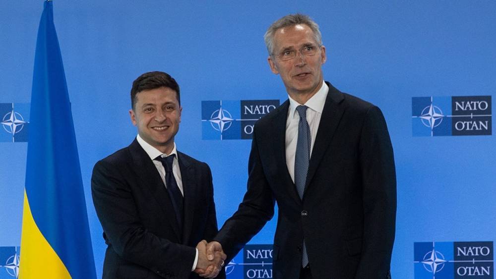 Зеленский обсудил со Столтенбергом вступление Украины в НАТО